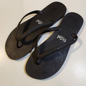 TIDAL men's black flipflops Sandals size 12M